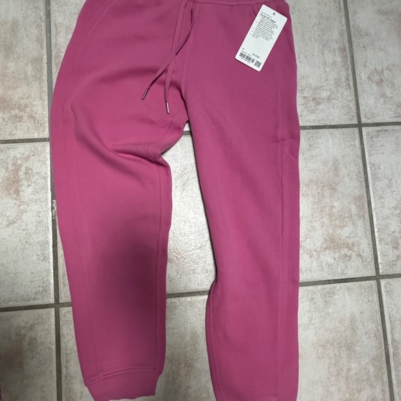 New Lululemon Pink Blossom Scuba Jogger - Picture 2 of 8
